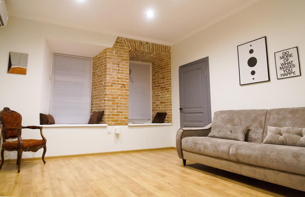 Apartment In The Center Of Odessa Exterior photo
