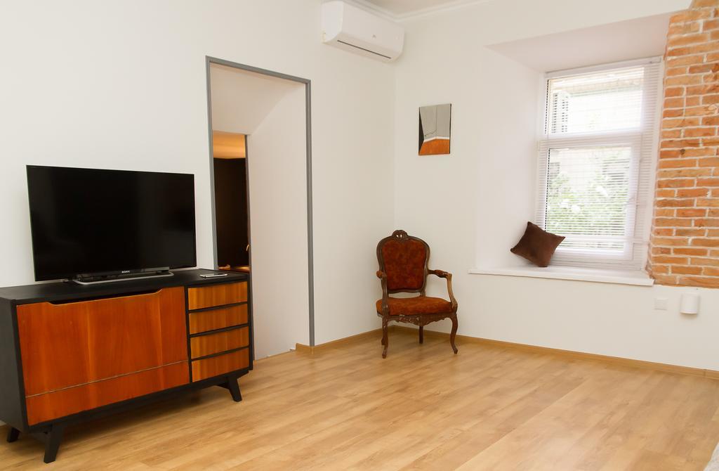Apartment In The Center Of Odessa Exterior photo
